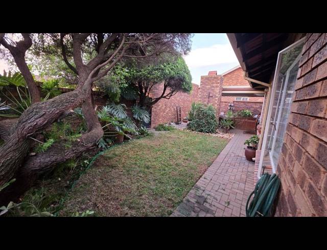 3 BEDROOM TOWNHOUSE FOR SALE IN MAGALIESKRUIN